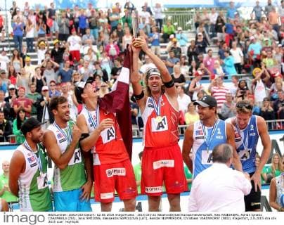 2015 CEV A1 Beachvolleyball Europameisterschaft. Alex RANGHIERI, Adrian Ignacio CARAMBULA (ITA), Janis SMEDINS, Aleksandrs SAMOILOVS (LAT), Reinder NUMMERDOR, Christiaan VARENHORST (NED). Klagenfurt, 2.8.2015