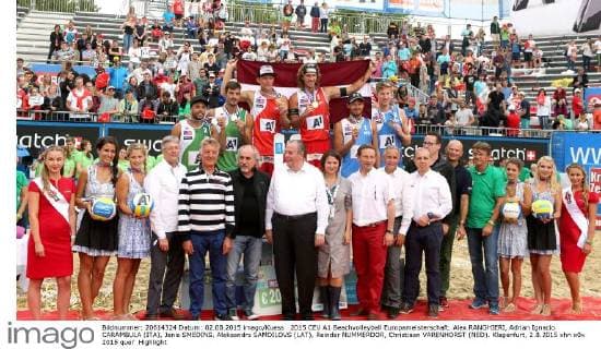 2015 CEV A1 Beachvolleyball Europameisterschaft. Alex RANGHIERI, Adrian Ignacio CARAMBULA (ITA), Janis SMEDINS, Aleksandrs SAMOILOVS (LAT), Reinder NUMMERDOR, Christiaan VARENHORST (NED). Klagenfurt, 2.8.2015