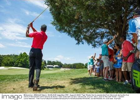 August 2 2015: Tiger Woods hits his second shot from the rough during the final round of the Quicken Loans National at Robert Trent Jones Golf Course in Gainesville, Virginia. GOLF: AUG 02 PGA Golf Herren - Quicken Loans National - Final Round Icon150802008 EDITORIAL USE ONLY