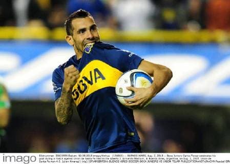(150803) -- BUENOS AIRES, Aug. 2, 2015 -- Boca Juniors Carlos Tevez celebrates his goal during a match against Union de Santa Fe held in the Alberto J. Armando Stadium, in Buenos Aires, Argentina, on Aug. 2, 2015. Union de Santa Fe won 4-3. Julian Alvarez ) (rtg) (SP)ARGENTINA-BUENOS AIRES-SOCCER-BOCA JUNIORS VS UNION TELAM 