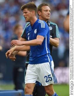 02.08.2015, Fussball, Saison 2015 2016, Bundesliga Vorbereitungsspiel, FC Schalke 04 - Twente Enschede 1:1, Klaas-Jan Huntelaar, Klaas Jan Huntelaar (Schalke 04), li., und Trainer Andre Breitenreiter (FC Schalke 04)