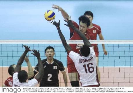 (150803) -- TEHRAN, Aug. 3, 2015 -- Suzuki Yoshifumi (top) of Japan spikes the ball during the match against Qatar at the 18th Asian Men s Volleyball Championship at Azadi Stadium in Tehran, Iran, on Aug. 3, 2015. Japan lost 2-3. ) (SP)IRAN-TEHRAN-VOLLEYBALL-JAPAN VS QATAR AhmadxHalabisaz 
