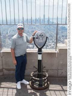 Aug. 3, 2015 - New York, New York, USA - The Barclays defending champion HUNTER MAHAN visits the Empire State Building Monday August 3, 2015. Hunter Mahan Visits The Empire State Building - ZUMAb148