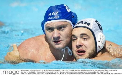 CAN vs KAZ Canada (White) - Kazakistan (Blue) PILIPENKO Roman KAZ LAPINS David CAN Day 12 04 08 2015 (Nationalteam) Waterpolo Men XVI FINA World Championships Aquatics Kazan Tatarstan July 24 - Aug. 9 2015 PasqualexMesiano
