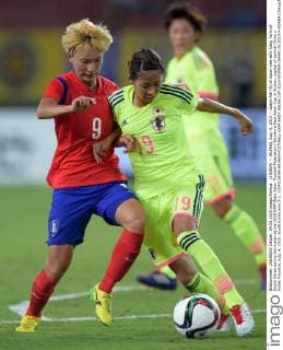(150804) -- WUHAN, Aug. 4, 2015 -- Azami Rie (R) of Japan vies with Kang Yumi of South Korea during the match at the 2015 EAFF(East Asian Football Federation) Women s East Asian Cup in Wuhan, capital of central China s Hubei Province, Aug. 4, 2015. South Korea won 2-1. ) (SP)CHINA-WUHAN-FOOTBALL-EAFF EAST ASIAN CUP 2015-WOMEN-JAPAN VS SOUTH KOREA ChengxMin 