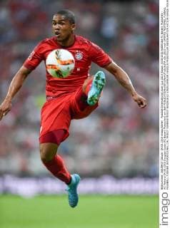 Fussball International Audi Cup 2015 Saison 2015 2016 Halbfinale FC Bayern Muenchen - AC Mailand 04.08.2015 Douglas Costa (FC Bayern Muenchen) am Ball 