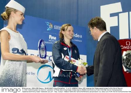 (L to R) LEDECKY Katie USA receives the Midea special prize fro the World Record in 1500 freestyle given by Vladimir Lukyanov of Midea Swimming Kazan Arena Day12 04 08 2015 Evening Finals XVI FINA World Championships Aquatics Swimming Kazan Tatarstan July 24 - Aug. 9 2015 giorgioxscala