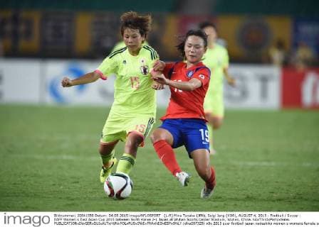 (L-R) Mina Tanaka (JPN), Selgi Jang (KOR), AUGUST 4, 2015 - Football Soccer : EAFF Women s East Asian Cup 2015 between Sorth Korea 2-1 Japan at Wuhan Sports Center Stadium, Wuhan, China. NoxThirdxPartyxSales  (dlra007329)