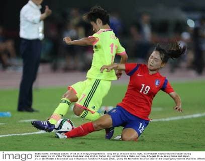 Jang Sel-gi of South Korea, right, slide-tackles Saori Arimachi of Japan during their soccer match of the Women s East Asian Cup 2015 in Wuhan city, central China s Hubei province, 4 August 2015. South Korea beat Japan 2-1 at the Women s East Asian Cup in Wuhan on Tuesday (4 August 2015), giving the team their second victory in the ongoing tournament after they defeated China on Saturday. The first half saw Japan in the lead with a goal from Emi Nakajima, but South Korea came back in the second half when captain Cho So-Hyun equalised in the 54th minute. Midfielder Jeon Ga-Eul then sealed the team s fate during three minutes of injury time. South Korea beat Japan 2-1 in Women s East Asian Cup  20150804_63174