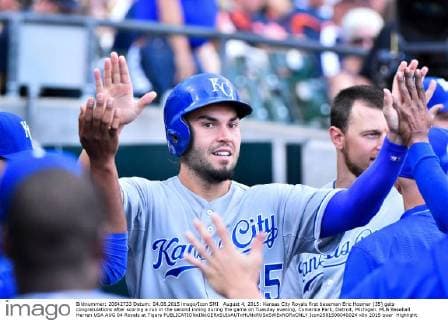 August 4, 2015: Kansas City Royals first baseman Eric Hosmer (35) gets congratulations after scoring a run in the second inning during the game on Tuesday evening, Comerica Park, Detroit, Michigan. MLB Baseball Herren USA AUG 04 Royals at Tigers Icon2581508040024 EDITORIAL USE ONLY