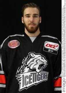 Aktuell Eishockey, DEL, Porträttermin Thomas Sabo Ice Tigers Nürnberg 06.08.2015 - Eishockey - Saison 2015 2016 - DEL - Thomas Sabo Icetigers Nürnberg - Mannschaftsfoto - MaWi - Marius Möchel Moechel (77, Thomas Sabo Ice Tigers Nürnberg) Einzelbild