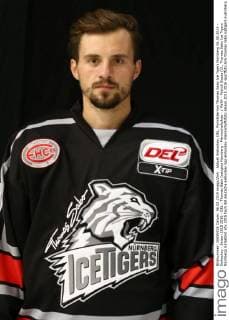 Aktuell Eishockey, DEL, Porträttermin Thomas Sabo Ice Tigers Nürnberg 06.08.2015 - Eishockey - Saison 2015 2016 - DEL - Thomas Sabo Icetigers Nürnberg - Mannschaftsfoto - MaWi - Patrick Buzas (21, Thomas Sabo Ice Tigers Nürnberg) Einzelbild