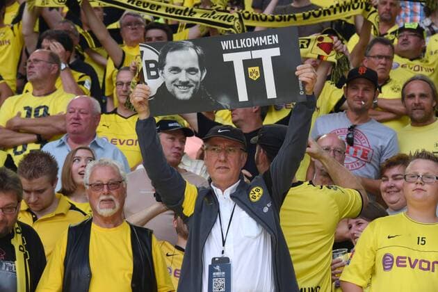 Thomas Tuchel - Stationen als Trainer, Borussia Dortmund 2015 - 2017 06.08.2015, Fussball, Saison 2015 2016, Europa League Qualifikation, 3. Runde, Borussia Dortmund - Wolfsberger AC 5:0, BVB Fan mit einem Trainer Thomas Tuchel (Borussia Dortmund) Transparent, Plakat