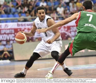 (150807) -- QINGYUAN, Aug. 7, 2015 -- New Zealand s Corey Webster (L) breaks through during the final against Mexico at the Stankovic Continental Cup 2015 in Qingyuan, south China s Guangdong Province, Aug. 7, 2015. New Zealand beat Mexico 70-66 in the final and claimed the title of the event. ) (SP)CHINA-QINGYUAN-BASKETBALL-STANKOVIC CONTINENTAL CUP LiangxXu 