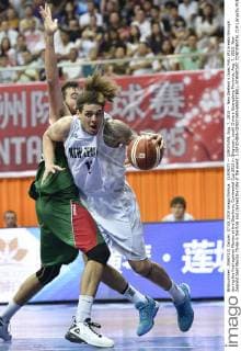 (150807) -- QINGYUAN, Aug. 7, 2015 -- New Zealand s Isaac Fotu (R) breaks through during the final against Mexico at the Stankovic Continental Cup 2015 in Qingyuan, south China s Guangdong Province, Aug. 7, 2015. New Zealand beat Mexico 70-66 in the final and claimed the title of the event. ) (SP)CHINA-QINGYUAN-BASKETBALL-STANKOVIC CONTINENTAL CUP LiangxXu 