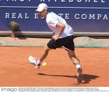 Dominic Thiem (AUT) spielt einen Tweener durch die Beine,kurios, Tennis - Generali-Kitzbuehel-Open2015 - ATP Tennis Herren 250 - Kitzbuehler Tennis Club - Kitzbuehel - Tirol - Oesterreich - 7 August 2015. Juergen Hasenkopf