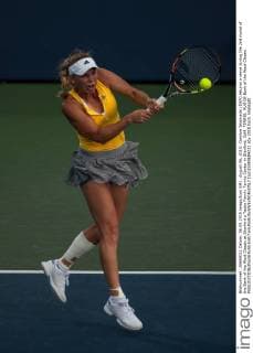August 06, 2015: Caroline Wozniacki (DEN) returns a serve during the 2nd round of the Bank of the West Classic at Stanford s Taube Family Tennis Center in Stanford, Calif. TENNIS: AUG 06 Bank of the West Classic Icon15080604232 EDITORIAL USE ONLY