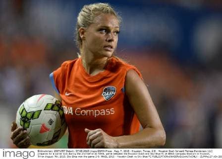Aug. 7, 2015 - Houston, Texas, U.S - Houston Dash forward Melissa Henderson (21) prepares for a corner kick during the 2nd half of an NWSL game between the Houston Dash and Sky Blue FC at BBVA Compass Stadium in Houston, TX on August 7th, 2015. Sky Blue won the game 2-0. NWSL 2015 - Houston Dash vs Sky Blue FC - ZUMAs127