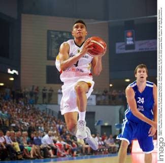 Basketball Wetzlar 07.08.2015 Nationalmannschaft Herren Länderspiel Deutschland (GER) - Tschechien (CZE) Maodo Lo (Deutschland, No.04) Jan Vesely (Tschechien, No.24)