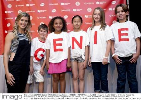 (150808) -- TORONTO, Aug. 8, 2015 -- Eugenie Bouchard (1st L) of Canada attends the draw ceremony of the 2015 Rogers Cup women s singles in Toronto, Canada, Aug. 7, 2015. The tournament will take place in Toronto on Aug. 8-16. ) (SP)CANADA-TORONTO-ROGERS CUP-WOMEN S SINGLES-DRAW CEREMONY ZouxZheng 