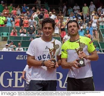 TENNIS - ATP Tennis Herren Generali Open 2015 KITZBUEHEL,AUSTRIA,08.AUG.15 - TENNIS - ATP World Tour, Generali Open. Image shows Nicolas Almagro (ESP) and Carlos Berlocq (ARG). Keywords: trophy. GEPAxpictures xHansxOsterauer