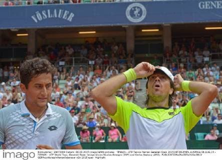 TENNIS - ATP Tennis Herren Generali Open 2015 KITZBUEHEL,AUSTRIA,08.AUG.15 - TENNIS - ATP World Tour, Generali Open. Image shows Nicolas Almagro (ESP) and Carlos Berlocq (ARG). GEPAxpictures xHansxOsterauer