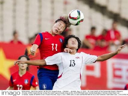 (150808) -- WUHAN, Aug. 8, 2015 -- Wi Jong Sim(R) of the Democratic People s Republic of Korea (DPRK) heads the ball during the match against South Korea at the 2015 EAFF(East Asian Football Federation) Women s East Asian Cup in Wuhan, capital of central China s Hubei Province, Aug. 8, 2015. DPRK won 2-0 and claimed the title of 2015 EAEF Women s East Asian Cup. ) (SP)CHINA-WUHAN-FOOTBALL-EAFF EAST ASIAN CUP 2015-WOMEN-CHAMPIONSHIP XiaoxYijiu 