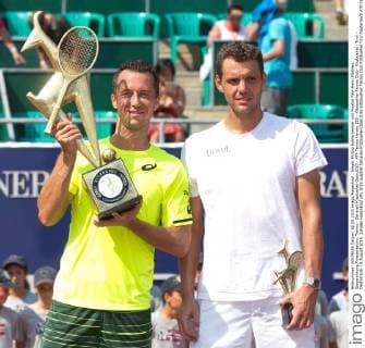 Sieger Philipp Kohlschreiber und Finalist Paul-Henri Mathieu, Siegerehrung,Praesentation, Tennis - Generali-Kitzbuehel-Open2015 - ATP Tennis Herren 250 - Kitzbuehler Tennis Club - Kitzbuehel - Tirol - Oesterreich - 8 August 2015. Juergen Hasenkopf