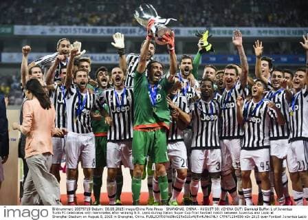 SHANGHAI, CHINA - AUGUST 08: (CHINA OUT) Gianluigi Buffon 1 of Juventus Turin FC celebrates with teammates after winning S.S. Lazio during Italian Super Cup final football match between Juventus and Lazio at Shanghai Stadium on August 8, 2015 in Shanghai, China.  CFP471284856 