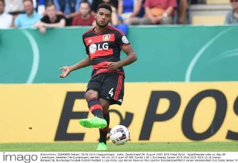 Lotte, Deutschland 08. August 2015: DFB Pokal 15 16 - Sportfreunde Lotte vs. Bay 04 Leverkusen Jonathan Tah (Leverkusen) am Ball. mt