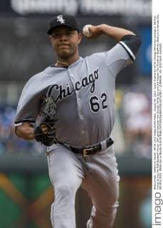 August 09, 2015: Junior Guerra 63 of the Chicago White Sox pitches in the first inning during the MLB Baseball Herren USA game between the Chicago White Sox and the Kansas City Royals at Kauffman Stadium in Kansas City MO MLB 2015: White Sox vs Royals AUG 09 - ZUMAc04_