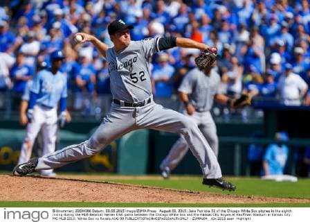 August 09, 2015: Jake Petricka 52 of the Chicago White Sox pitches in the eighth inning during the MLB Baseball Herren USA game between the Chicago White Sox and the Kansas City Royals at Kauffman Stadium in Kansas City MO MLB 2015: White Sox vs Royals AUG 09 - ZUMAc04_