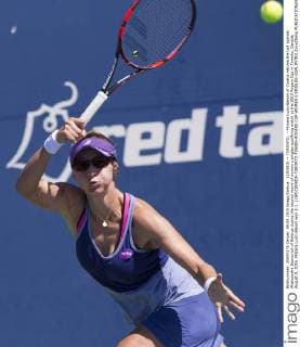 (150810) -- TORONTO, - Mirjana Lucic-Baroni of Croatia returns the ball against Aliaksandra Sasnovich of Belarus during the second round of women s singles qualifying match at the 2015 Rogers Cup in Toronto, Canada, August 9, 2015. Mirjana Lucic-Baroni won 2-1. ) (SP)CANADA-TORONTO-TENNIS-ROGERS CUP-WOMEN S SINGLES-QUALIFYING ZouxZheng 