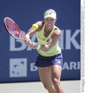 Aug 09, 2015 Stanford, CA : CORRECTED CAPTION Angelique Kerber play against Karolina Pliskova run across court to return a hard shot during the Bank of the West Classic at Stanford University Taube Family Tennis Stadium Stanford Calif. Bank of the West Classic 2015: Tennis Final AUG 09 - ZUMAc04_