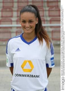 Aktuell Fußball, Damen, Porträttermin 1. FFC Frankfurt Ebru Uzunguney- Fototermin 1. FFC Frankfurt