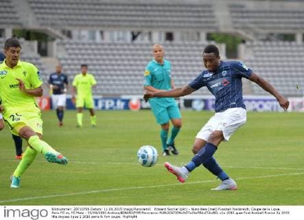Edward Socrier (pfc) - Nuno Reis (met) Fussball Frankreich, Coupe de la Ligue, Paris FC vs. FC Metz - 11 08 2015 AnthonyBIBARD FEP Panoramic 
