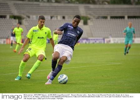 Edward Socrier (pfc) - Nuno Reis (met) Fussball Frankreich, Coupe de la Ligue, Paris FC vs. FC Metz - 11 08 2015 AnthonyBIBARD FEP Panoramic 