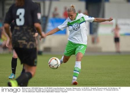 Koessen, Oesterreich, 11.08.2015 - Fussball, Frauenfussball, VfL Wolfsburg - FC Wacker Innsbruck Bild zeigt: Schuss von Isabel Kerschowski (VfL Wolfsburg), Fussball, Frauenfussball, VfL Wolfsburg - FC Wacker Innsbruck, xklx