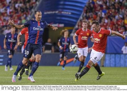 July 29, 2015: Paris Saint-Germain forward Zlatan Ibrahimovic (10) battles with Manchester United ManU defender Phil Jones (4) in action during the Guinness International Champions Cup game between Manchester United and Paris Saint-Germain at Soldier Field in Chicago, IL. SOCCER: JUL 29 International Champions Cup - Manchester United v Paris Saint-Germain Icon1640729151857 EDITORIAL USE ONLY