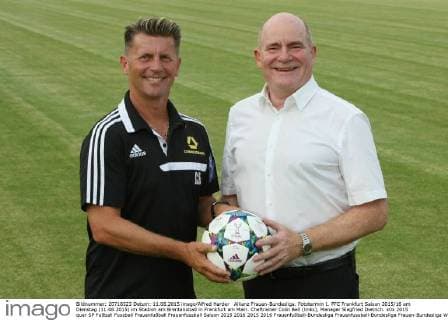 Allianz Frauen-Bundesliga. Fototermin 1. FFC Frankfurt Saison 2015 16 am Dienstag (11.08.2015) im Stadion am Brentanobad in Frankfurt am Main. Cheftrainer Colin Bell (links), Manager Siegfried Dietrich.