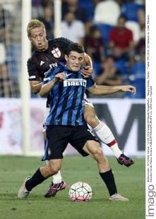 Reggio Emilia, Italien - Trofeo TIM 2015, AC Mailand vs. Inter Mailand: Keisuke Honda-Mateo Kovacic 