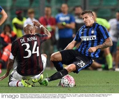 REGGIO EMILIA, Aug. 12, 2015 -- Jovetic (R) of Inter Milan vies with Nigel de Jong of AC Milan during their TIM Trophy football match in Reggio Emilia, Italy, on Aug. 12, 2015. ) (SP)ITALY-REGGIO EMILIA-FOOTBALL-TIM CUP AlbertoxLingria 