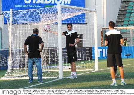 Aktuell Fußball, Italien, Schiedsrichter überprüfen das Hawkeye vor der Trofeo TIM - Check of the new Goal Line Technology Reggio Emilia 12-08-2015 Mapei Stadium, Football Calcio 2015 2016 Inter Mailand vs. US Sassuolo Calcio andreaxstaccioli