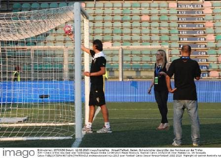 Aktuell Fußball, Italien, Schiedsrichter überprüfen das Hawkeye vor der Trofeo TIM - Check of the new Goal Line Technology Reggio Emilia 12-08-2015 Mapei Stadium, Football Calcio 2015 2016 Inter Mailand vs. US Sassuolo Calcio andreaxstaccioli