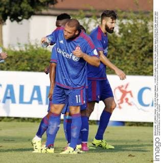 13.08.2015 Luzern Fussball Herren Testspiel Saison 2015 2016 Qatar national team Nationalteam A Olympiakos Piräus Bild eigt Pajtim Kasami Olympiakos trinkt Wasser Aktion Einzelbild Foto 