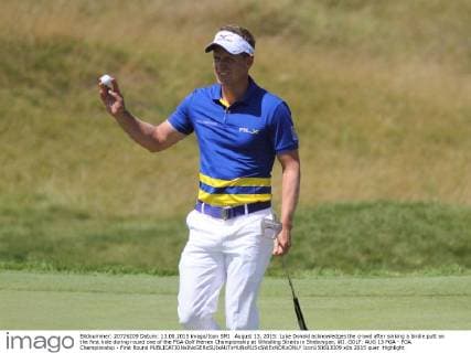August 13, 2015: Luke Donald acknowledges the crowd after sinking a birdie putt on the first hole during round one of the PGA Golf Herren Championship at Whistling Straits in Sheboygan, WI. GOLF: AUG 13 PGA - PGA Championship - First Round Icon150813009 EDITORIAL USE ONLY