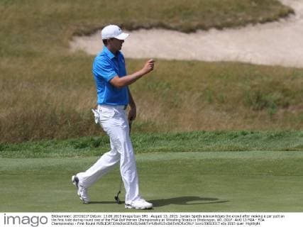 August 13, 2015: Jordan Spieth acknowledges the crowd after making a par putt on the first hole during round one of the PGA Golf Herren Championship at Whistling Straits in Sheboygan, WI. GOLF: AUG 13 PGA - PGA Championship - First Round Icon150813017 EDITORIAL USE ONLY