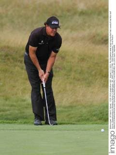 August 13, 2015: Phil Mickelson eyes a putt during the first round of the PGA Golf Herren Championship at Whistling Straits in Sheboygan, WI. GOLF: AUG 13 PGA - PGA Championship - First Round Icon150813021 EDITORIAL USE ONLY