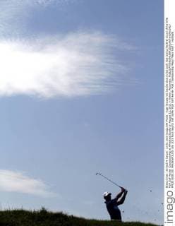 Tiger Woods hits his tee shot on the sixth hole during the first round of the 97th PGA Golf Herren Championship at Whistling Straits on August 13, 2015 in Kohler, Wisconsin.  FPX2015081301 FRANKxPOLICH