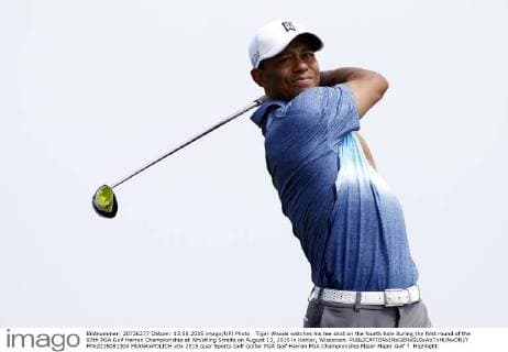 Tiger Woods watches his tee shot on the fourth hole during the first round of the 97th PGA Golf Herren Championship at Whistling Straits on August 13, 2015 in Kohler, Wisconsin.  FPX2015081304 FRANKxPOLICH